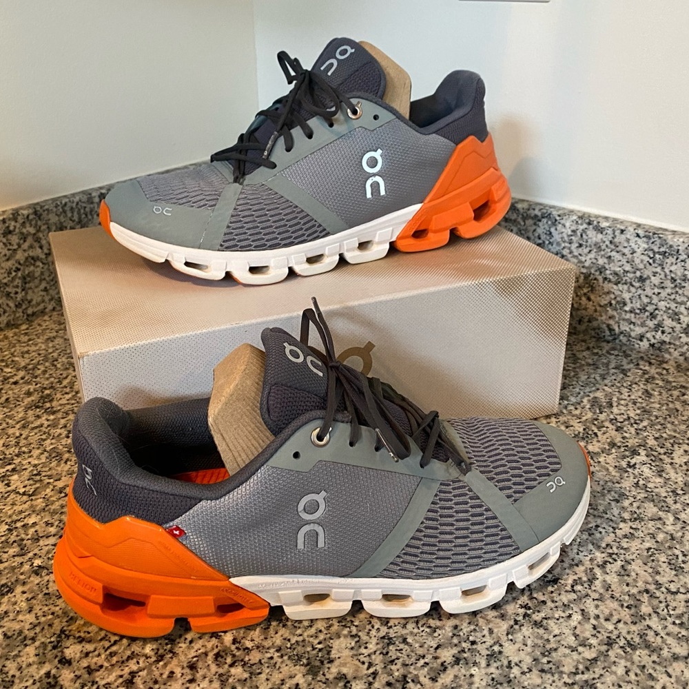 Men’s On Cloud Cloudflyer running shoes size 9.5 gently used.